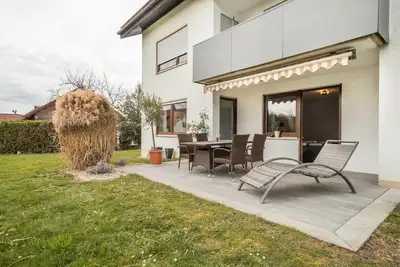 Image de Appartement 'Fewo Hotz Am Golfclub Lindau 2b' avec vue sur les montagnes, terrasse privée et Wi-Fi