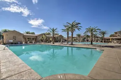 Image de Luxury Gated Retreat Near Us 60 – Resort Amenities & Prime Locational