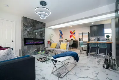Image de Stylish~Renovated 4Br/2bat 3MinAirport 10 Min Downtown Central Location