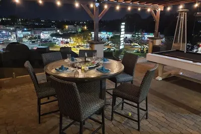 Image de Trendy-unique 1 br guesthouse with a fantastic view. Detached and private.