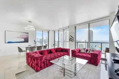 Image de ★★★★★ 3bdr/3ba Luxury Apartment With Ocean View. 5 Min Walk To Ocean.
