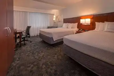 Image de Indulge in Home Like Comfort! 4 Pet-friendly Units, Parking, Onsite Starbucks!