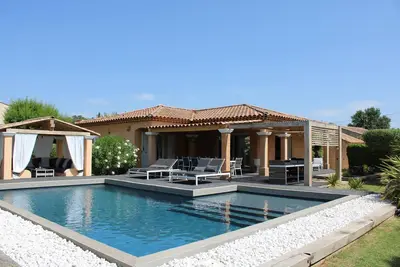 Image de Maison de vacances avec grand jardin et piscine