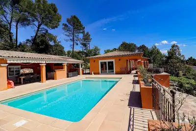 Image de Propriété de luxe avec piscine privée