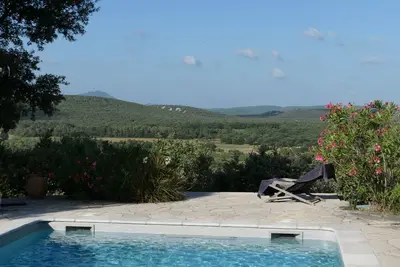 Image de Jolie maison familiale grand jardin, avec piscine et vue