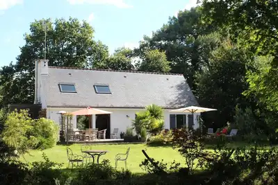 Image de QUÉHAN - Maison proche de la Trinité-sur-Mer avec grand jardin arboré · C32