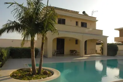 Intero Residence in esclusiva con piscina