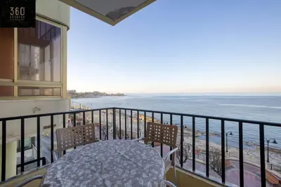 Seafront Apt in Sliema - Perfect for Relaxation