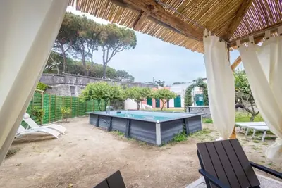 Image de Blue shell villa a stone's throw from the sea