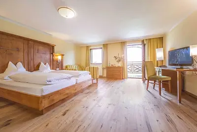 Image de Double room \"Rotkehlchen\" with pampering board 7 - Hotel der Wiesenhof