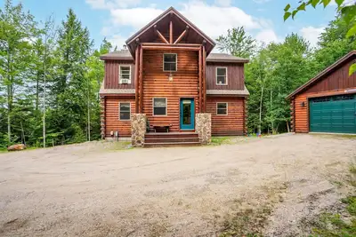 Image de Gorgeous Chalet, Hottub, Close to Mtn, Dogs Ok!