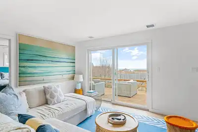 Image de Dog-friendly home near beach with ocean views, firepit, grill, surfboards