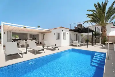 Image de Maison de vacances \"Villa Vista\" avec vue sur la mer, piscine et Wi-Fi
