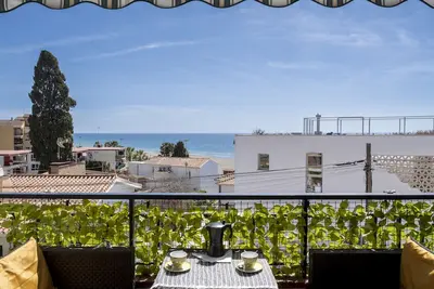 Image de Appartement \"Playa Rincón De La Victoria\" avec vue sur la mer, terrasse privée et Wi-Fi