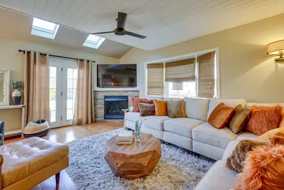 Image de Spacious & Bright Lumberton Home with Backyard!