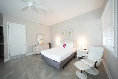 Image de Key West Style Cottage - with pool/hot-tub