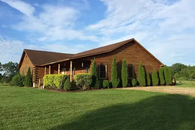 Image de Escape to Paradise on 10 sprawling acres in which to do anything you please!