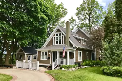 Image de Cozy House On The Hill In Boyne City - Lake Views