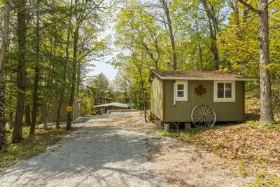 Image de Picturesque Leonard Lake cottage
