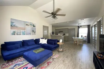 Image de Quiet 2br 2ba, Laundry, Wi-Fi, Near Shops & Restos
