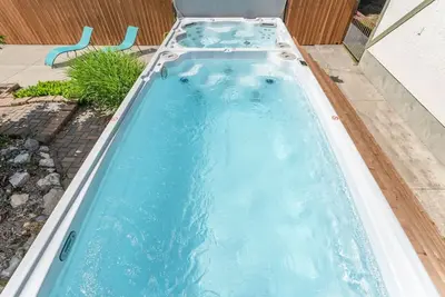 Spacious 5 Br + 5 Br | Private Heated Pool & Hot Tub | 1-minute Walk to Beach
