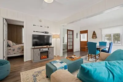 Image de Namaste on Huron! Walk to beach, couples getaway!