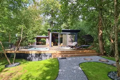 Image de Rare Logement insolite avec Spa & Sauna en Forêt