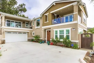 Image de Cardiff 5 bedroom home w\/pool & gated driveway near beach