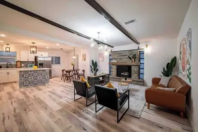 Image de Modern Chic Living 4BRs Home - Prime Location