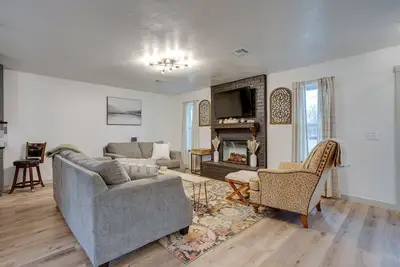 Image de Chandler Vacation Rental on Route 66, Near Casino