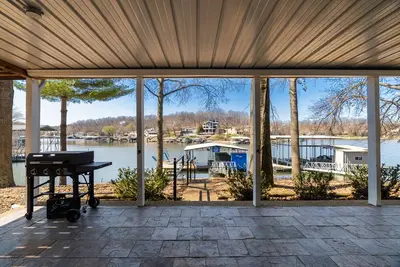 Image de Sunset Hollow - Lakefront Mm22 near dining/attractions - bring the whole family!