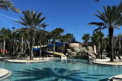 Image de Luxury Family Villa - No Rear Neighbors - South Facing Large Deck