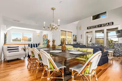 Image de Marina view home with screened in porch and separate crofter; 2 golf carts