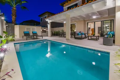 Image de **New Listing** - 2br w/ Private Pool in Resort-like Gated Community