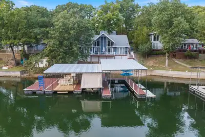 Image de Wolf Lodge - Waterfront Lake Home on Quiet Cove with Large Covered Dock!