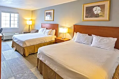 Image de Coratel Inn by Jasper Iowa Fairfield - Deluxe 2 Queen Bed Non Smoking