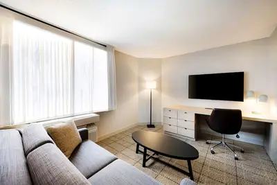 Image de Learn at Ellis Island Museum! Sophisticated Suite! Parking Available!