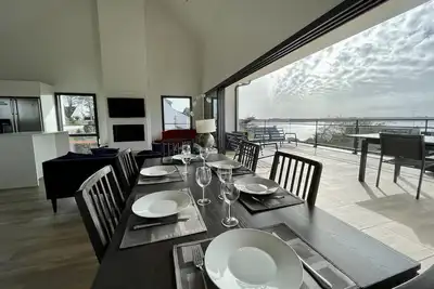 Image de Les pieds dans l'eau - Villa d'architecte vue imprenable sur la mer