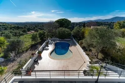 Image de Villa Californienne avec grande piscine, Ă 15 minutes de la plage