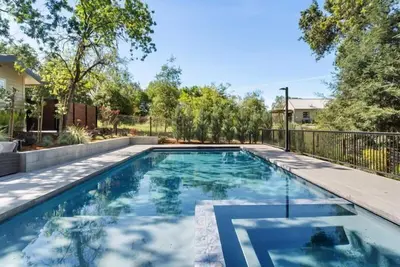 Image de Healdsburg Modern Sleeps 8, pool, spa, firepit