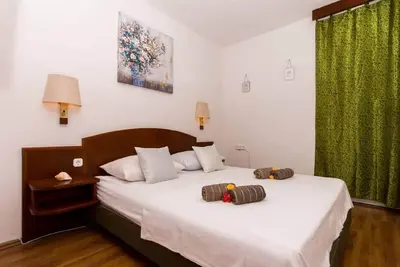 Image de Appartement de vacances Okrug Donji pour 1 - 3 personnes avec 2 chambres à coucher - Appartement de