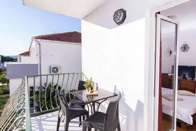 Image de Appartement de vacances Okrug Donji pour 1 - 3 personnes avec 1 chambre à coucher - Appartement de v
