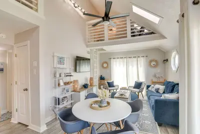 Image de Private Dock + Canal View: Home in Jamaica Beach