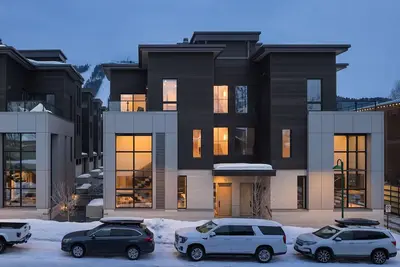 Image de Brand New, Three-Bedroom, Five-Floor Townhouse in the Heart Jackson