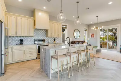 Image de 20 mins to Pensacola Beach, Modern Amenities