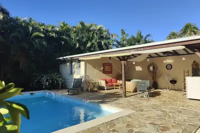 Image de Piscine privative et vue mer dans résidence calme