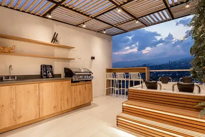 Image de Luxe Retreat Private Jacuzzi, A House Best view and price of North Medellin