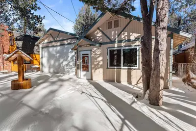 Updated pet-friendly home with fenced yard, deck, near attractions and more!