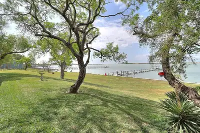 Image de Waterfront! Private pier! Fantastic fishing!