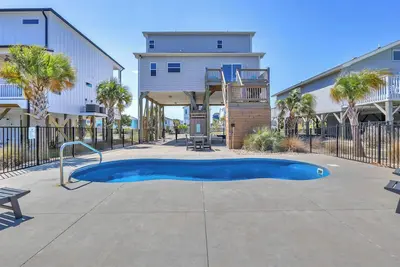 Image de Seas the View: Beautiful Coastal Home with Private Pool Close to Beach Access